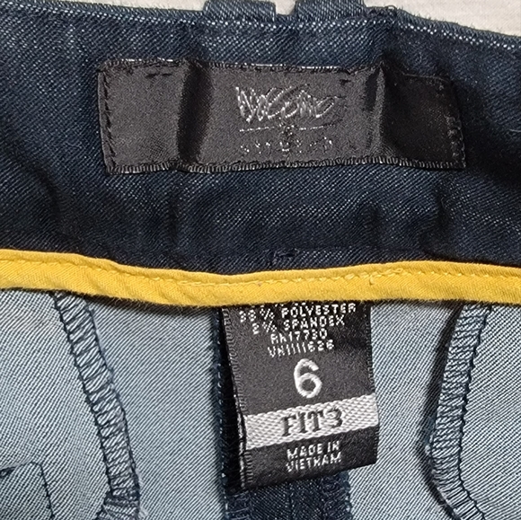 Mossimo size 6 fit 3 dark blue denim shorts with hem fold excellent condition - Picture 3 of 6